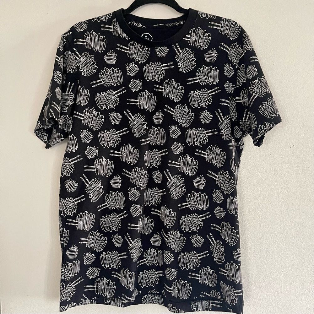 Uniqlo x KAWS x Peanuts Dust Cloud All Over Short Sleeve T-Shirt Size Medium
